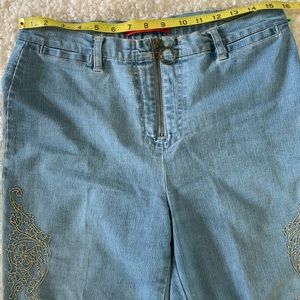 Gloria Vanderbilt  light denim crop pants